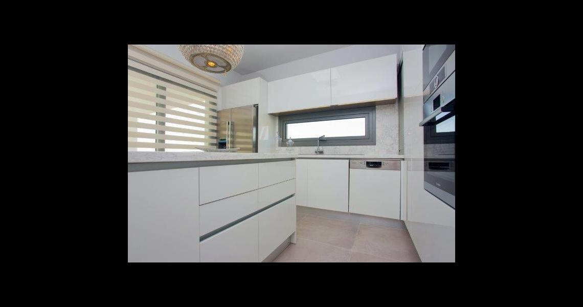 Exquisite two-bedroom luxury apartment 750 metres from the sea! — photo 8 of 25