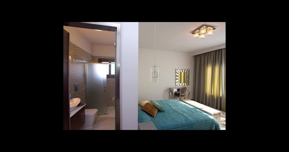 Exquisite two-bedroom luxury apartment 750 metres from the sea! — photo 13 of 25