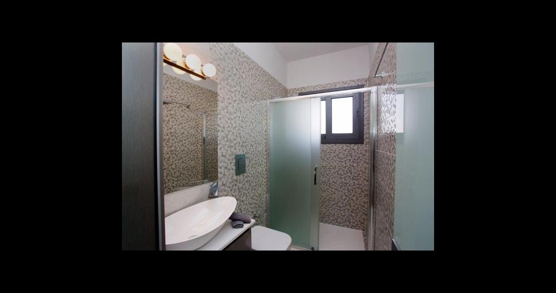 Exquisite two-bedroom luxury apartment 750 metres from the sea! — photo 14 of 25