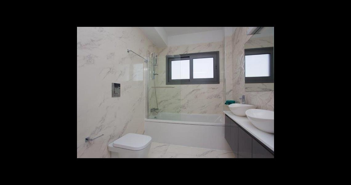 Exquisite two-bedroom luxury apartment 750 metres from the sea! — photo 17 of 25