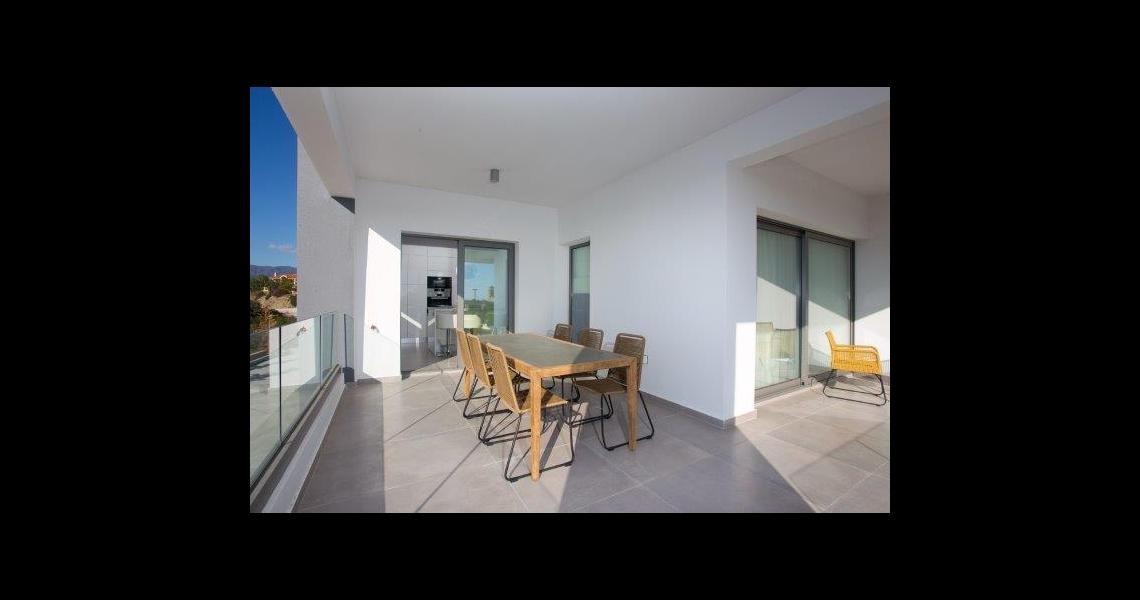Exquisite two-bedroom luxury apartment 750 metres from the sea! — photo 20 of 25