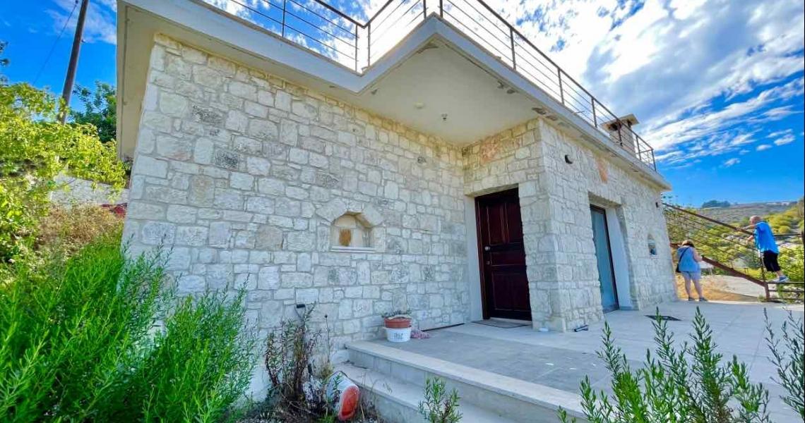 2-Bedroom stone bungalow. Roof terrace and sea views REDUCED — photo 10 of 11