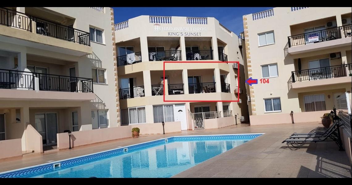 Luxury 2-Bedroom Apartment on Tombs of Kings, 350m to sea — Paphos