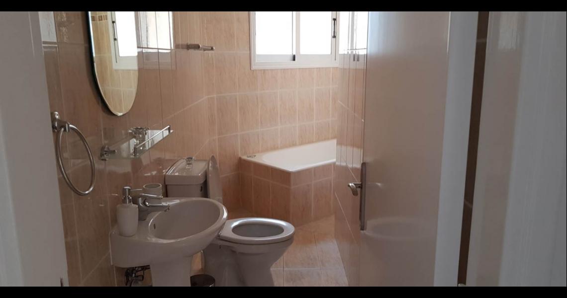 Luxury 2-Bedroom Apartment on Tombs of Kings, 350m to sea — photo 10 of 20