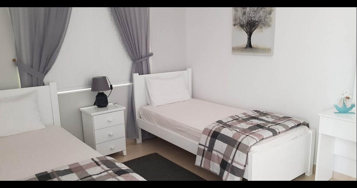 Luxury 2-Bedroom Apartment on Tombs of Kings, 350m to sea — photo 15 of 20