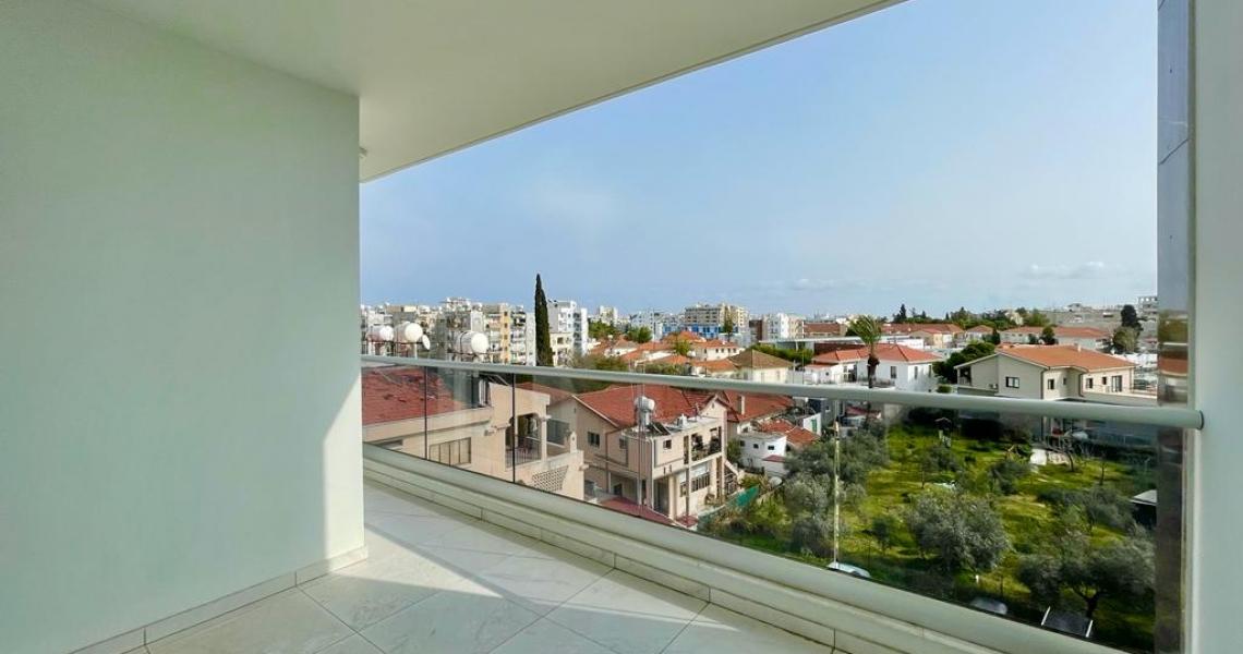 Very large stylish two-bedroom apartment near Finikoudes Promenade — photo 5