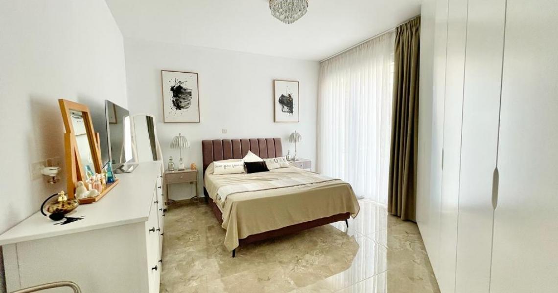 STUNNING Luxury three bedroom apartment near to new marina with unobstructed views — photo 11 of 17