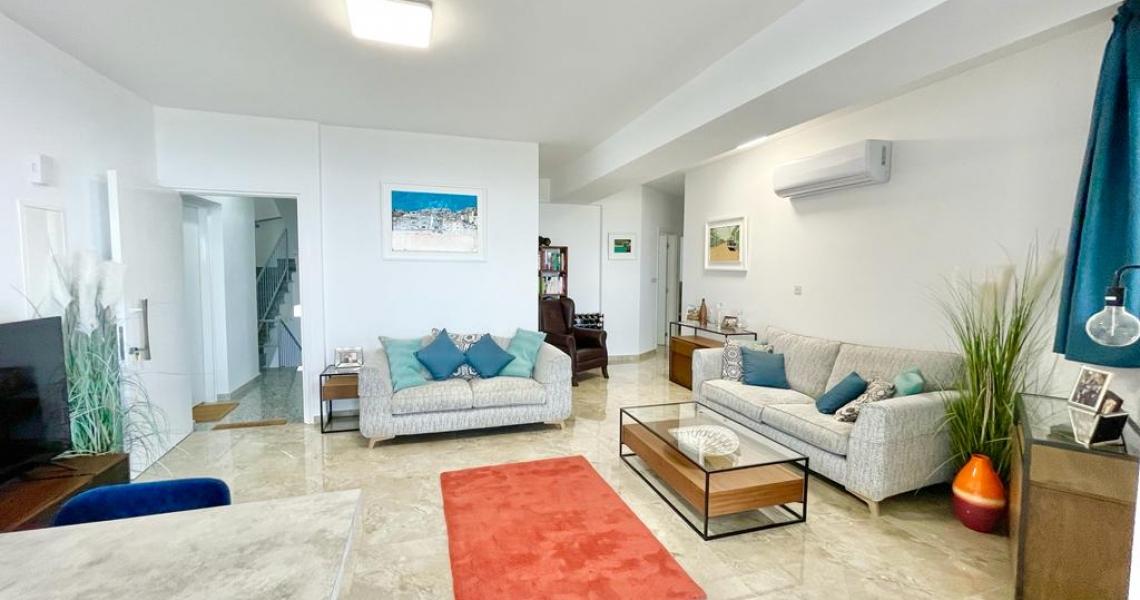 STUNNING Luxury three bedroom apartment near to new marina with unobstructed views — photo 7 of 17