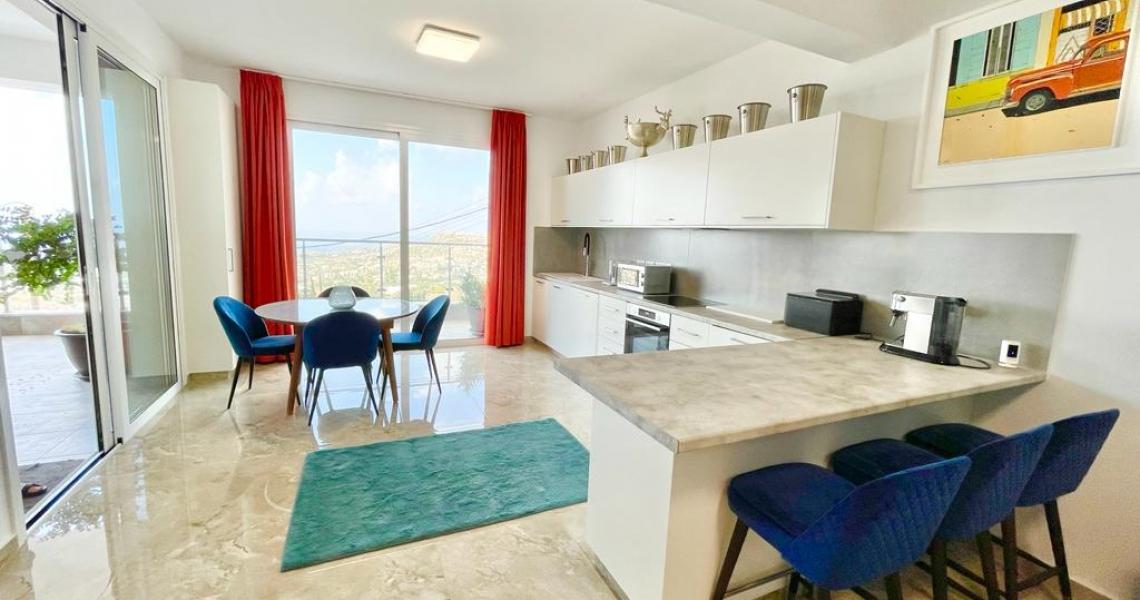 STUNNING Luxury three bedroom apartment near to new marina with unobstructed views — photo 8 of 17