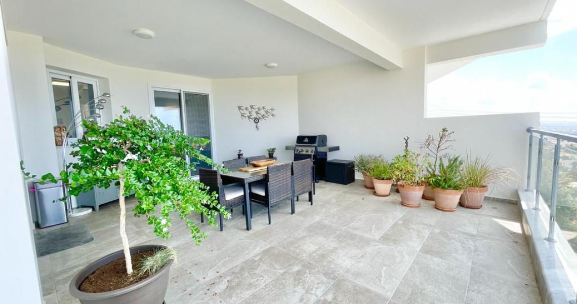 STUNNING Luxury three bedroom apartment near to new marina with unobstructed views — photo 3