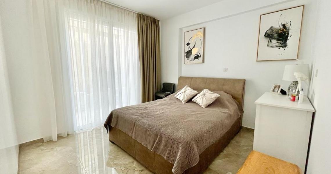 STUNNING Luxury three bedroom apartment near to new marina with unobstructed views — photo 12 of 17