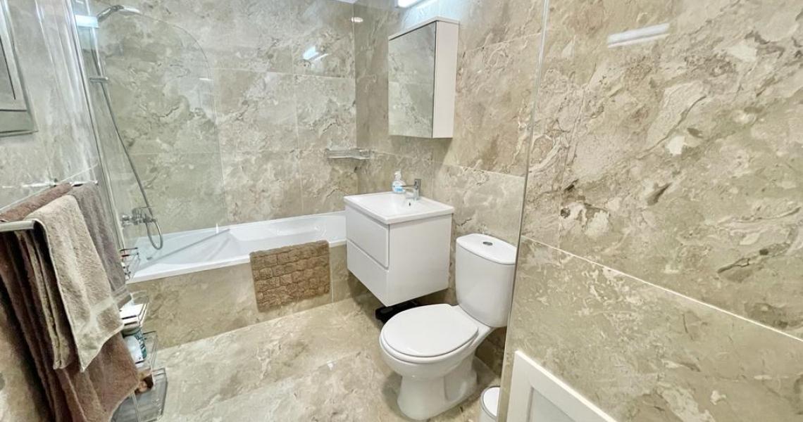 STUNNING Luxury three bedroom apartment near to new marina with unobstructed views — photo 14 of 17