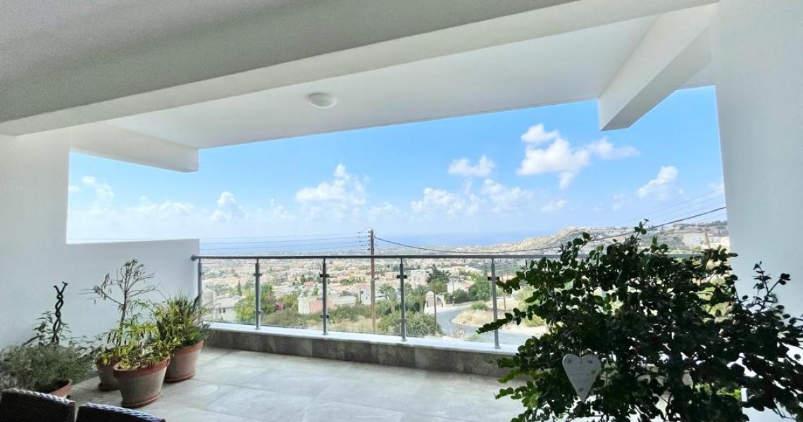 STUNNING Luxury three bedroom apartment near to new marina with unobstructed views — photo 2