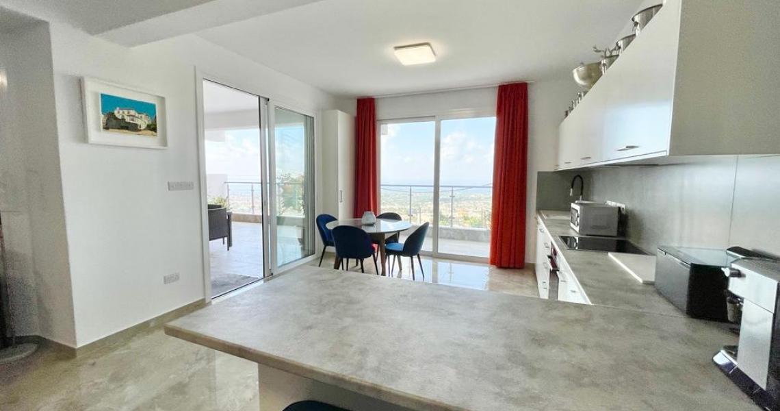 STUNNING Luxury three bedroom apartment near to new marina with unobstructed views — photo 10 of 17