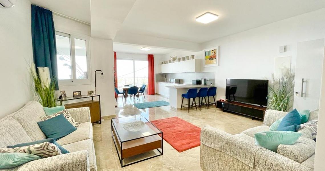 STUNNING Luxury three bedroom apartment near to new marina with unobstructed views — photo 5