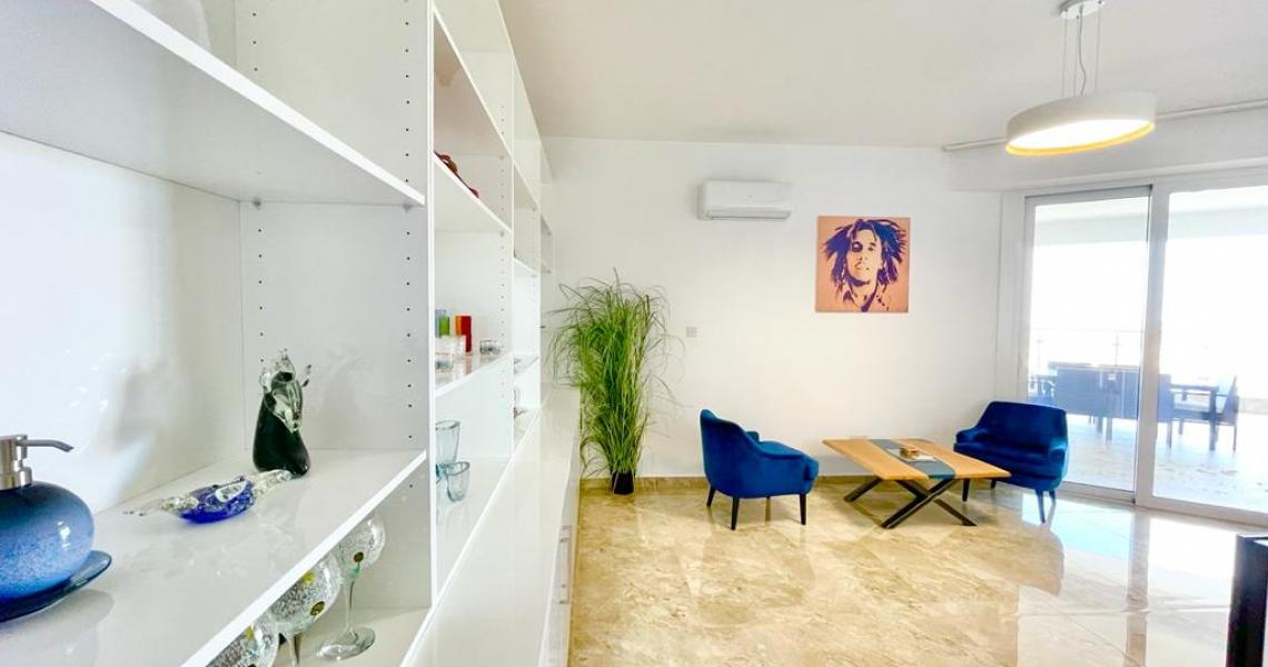 STUNNING Luxury three bedroom apartment near to new marina with unobstructed views — photo 9 of 17