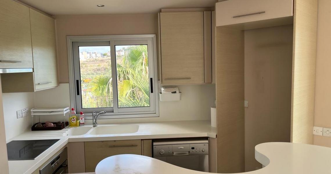 Quality 2-bedroom Upper floor apartment, Limassol — photo 15 of 16