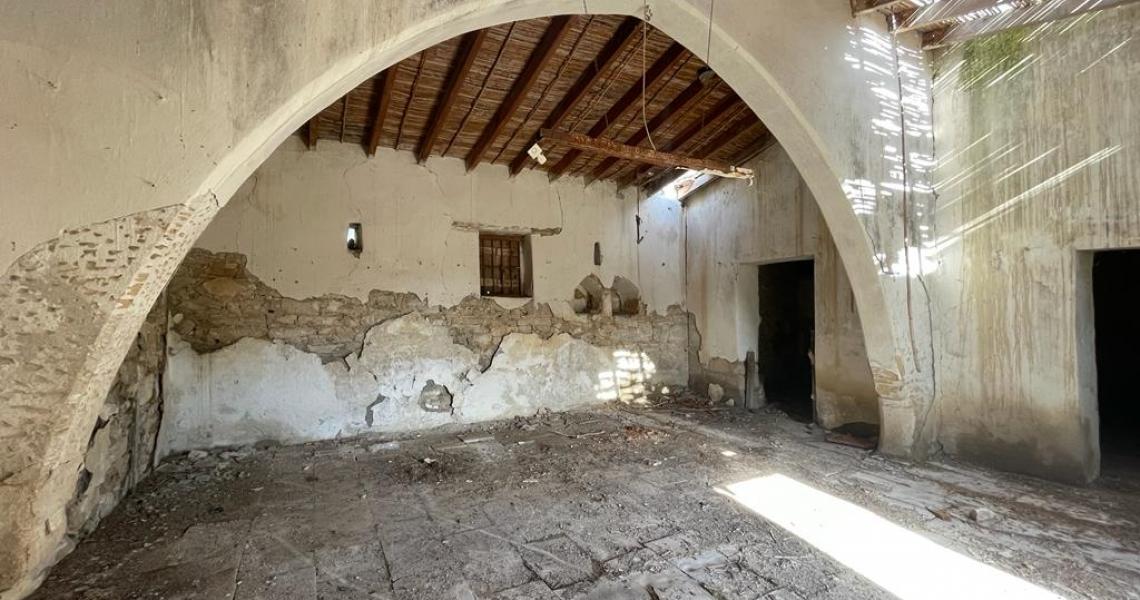 The stone house ready for the process of renovation — photo 8 of 12