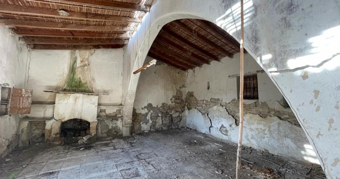 The stone house ready for the process of renovation — photo 9 of 12