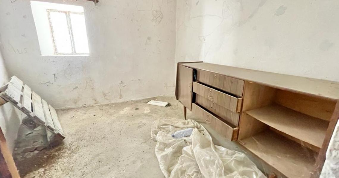 House to rejuvinate in a village plot — photo 7 of 10