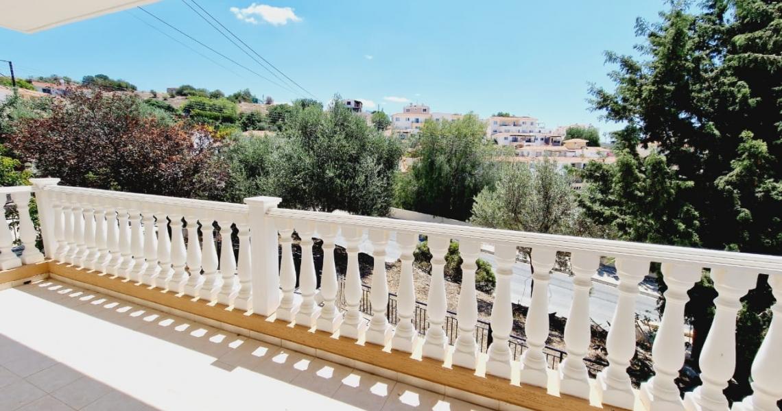 Magnificent 4-bedroom Villa overlooking the Sea — photo 11 of 25