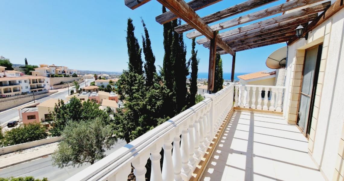 Magnificent 4-bedroom Villa overlooking the Sea — photo 16 of 25