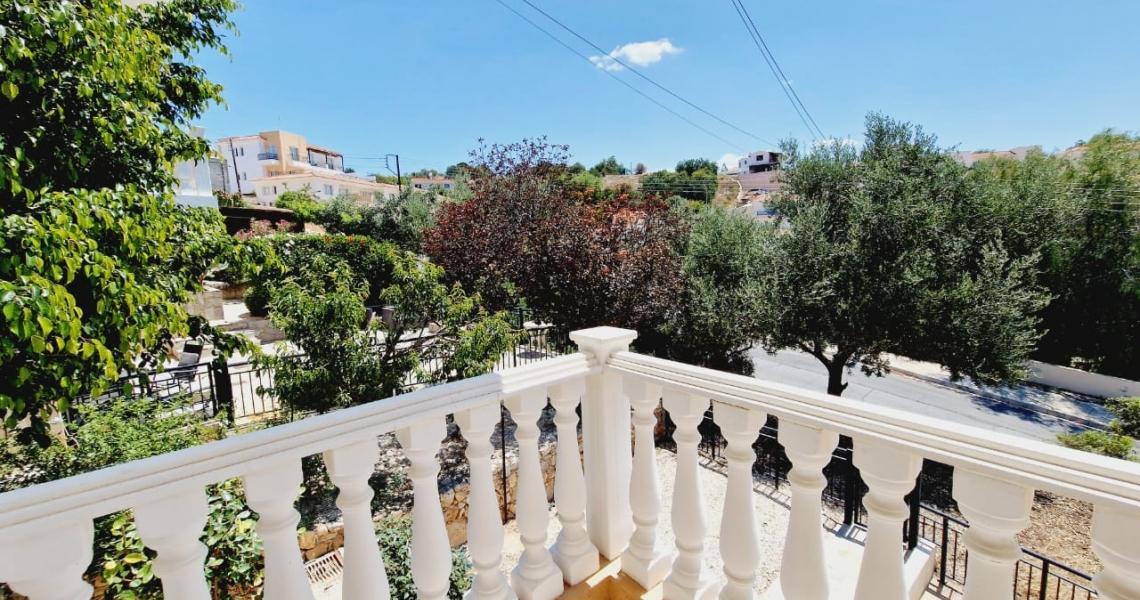 Magnificent 4-bedroom Villa overlooking the Sea — photo 15 of 25