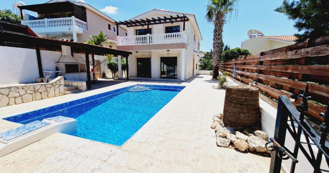 Magnificent 4-bedroom Villa overlooking the Sea — Paphos