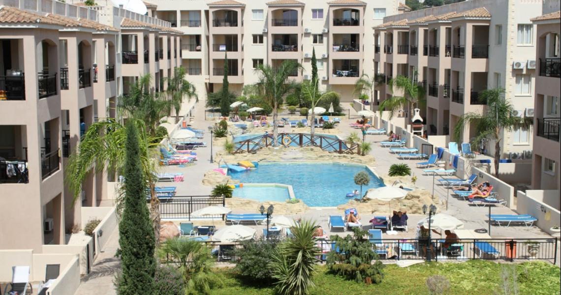 Top floor two-bedroom corner apartment with panoramic sea views — Paphos