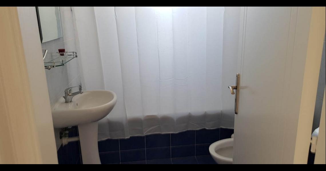 Top floor two-bedroom corner apartment with panoramic sea views — photo 12 of 18