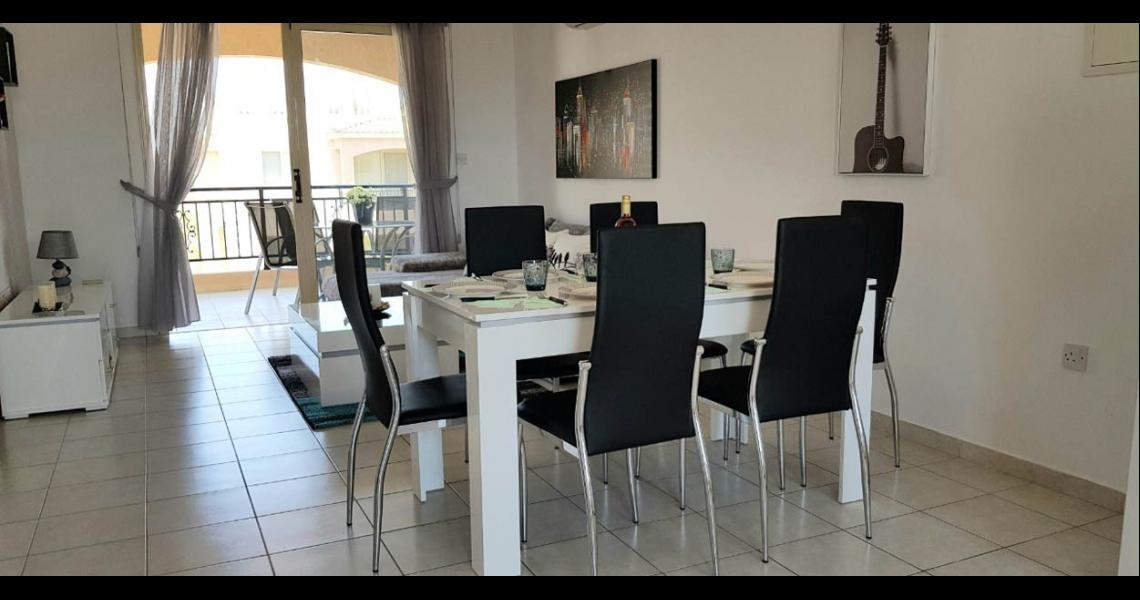 Top floor two-bedroom corner apartment with panoramic sea views — photo 15 of 18