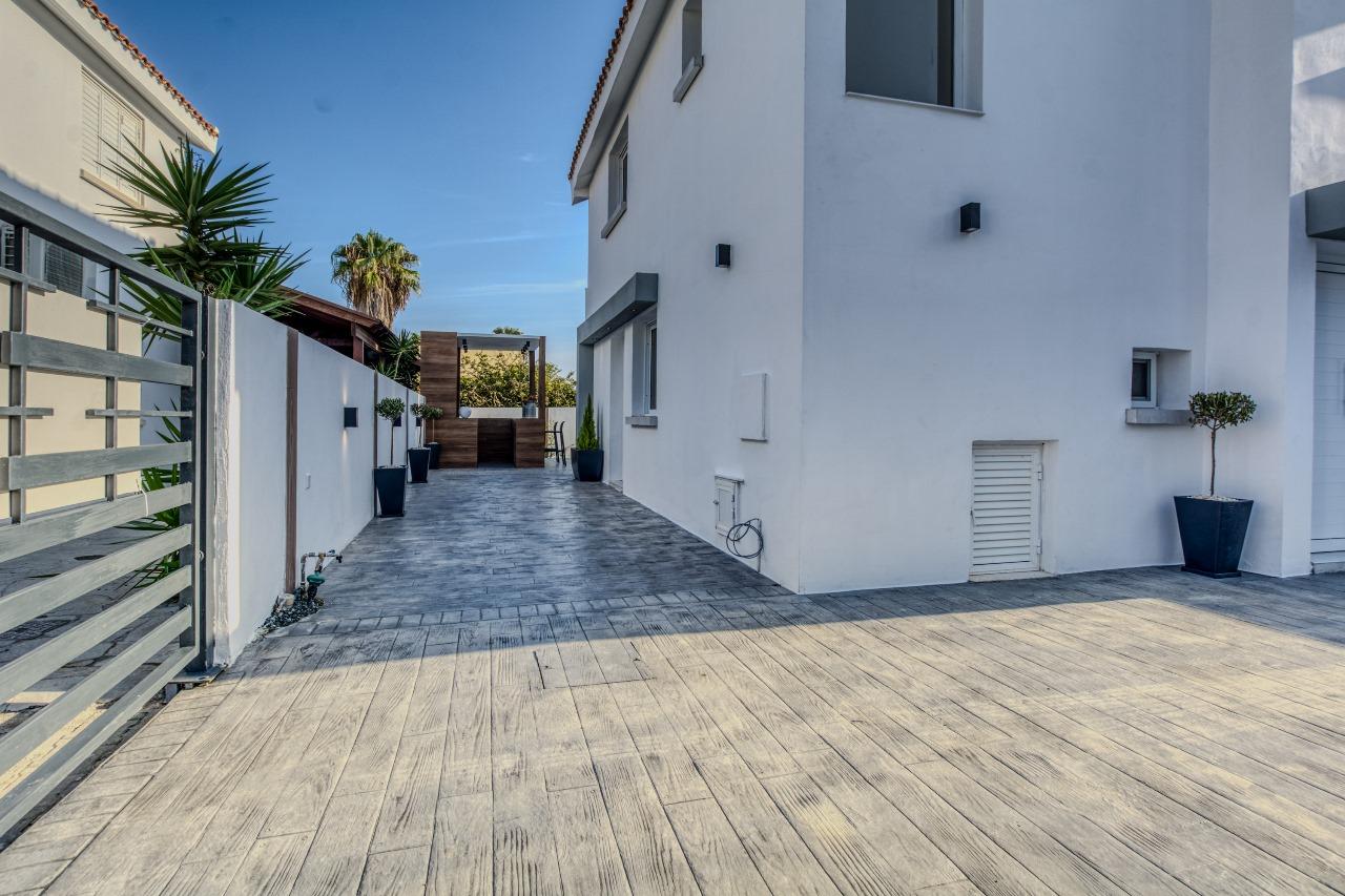 3-bedroom ultra-modern ecological house — photo 8 of 25