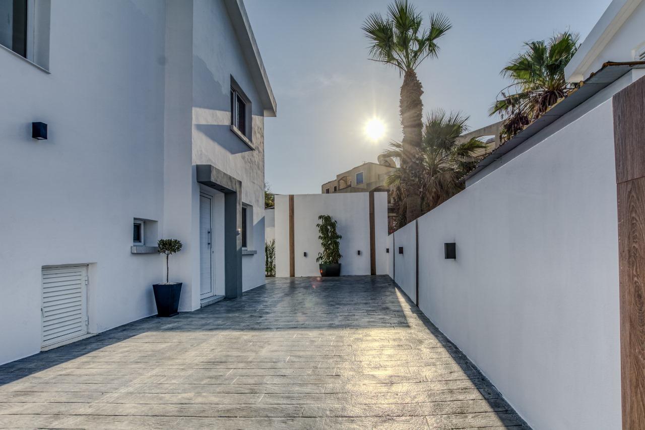 3-bedroom ultra-modern ecological house — photo 7 of 25
