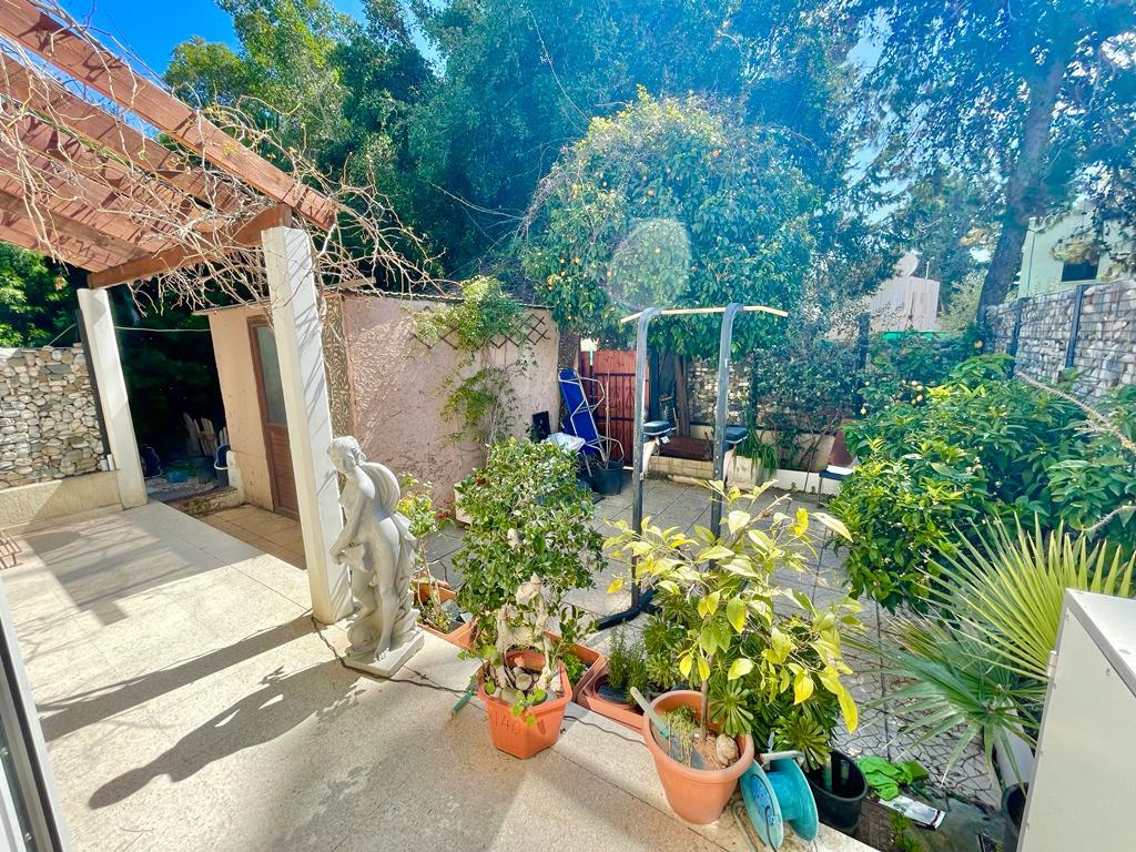 Large 5-Bedroom House Kato Paphos. High investment return close to SEA — photo 7 of 25