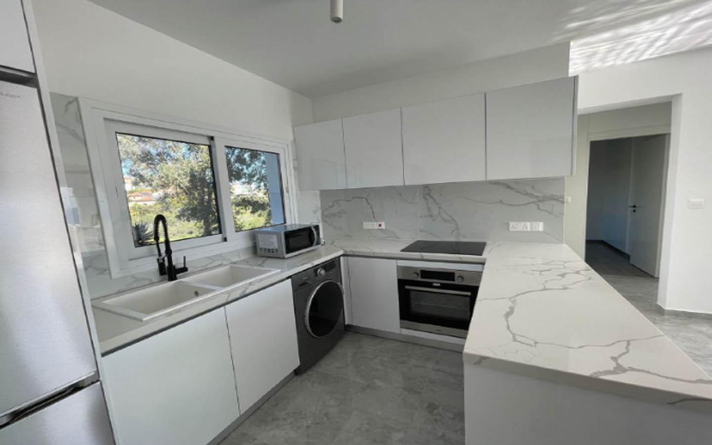 Three-Bedroom Sea View Apartment in a Prestigious Area — photo 3