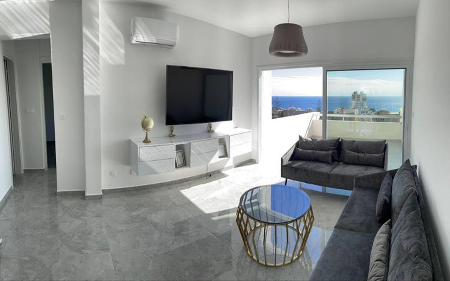 Three-Bedroom Sea View Apartment in a Prestigious Area — photo 4