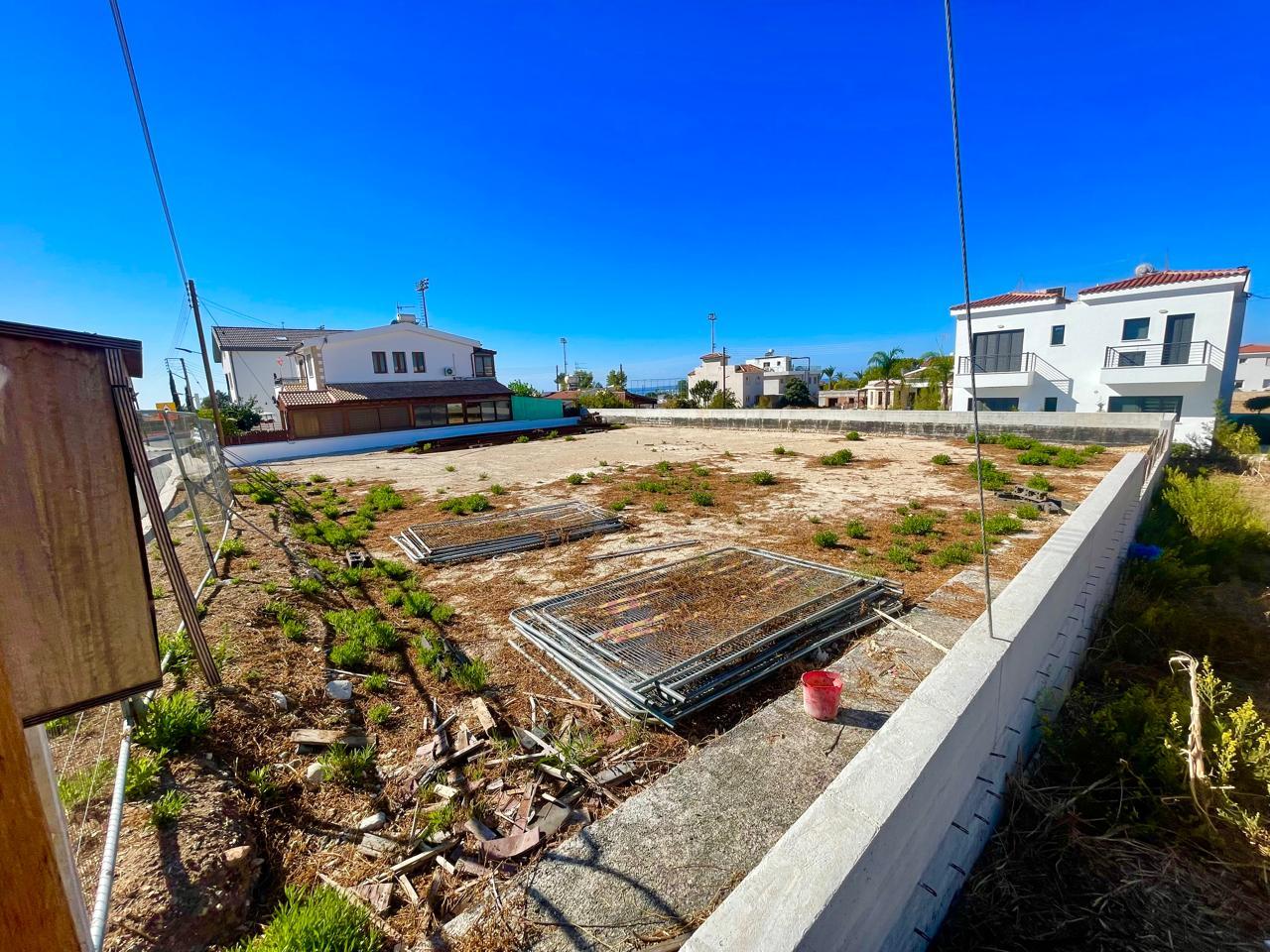 One-story villa - bungalow with 3 bedrooms and a terrace — photo 8 of 9