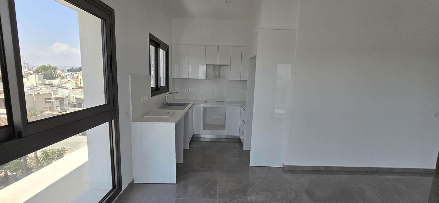 Large 3-bedroom Penthouse in Residential area of Limassol — photo 25 of 25