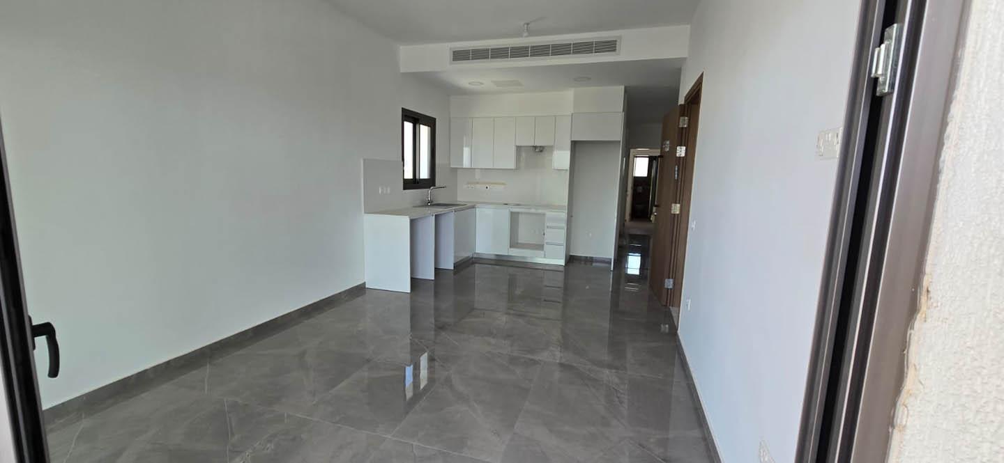 Large 3-bedroom Penthouse in Residential area of Limassol — photo 24 of 25