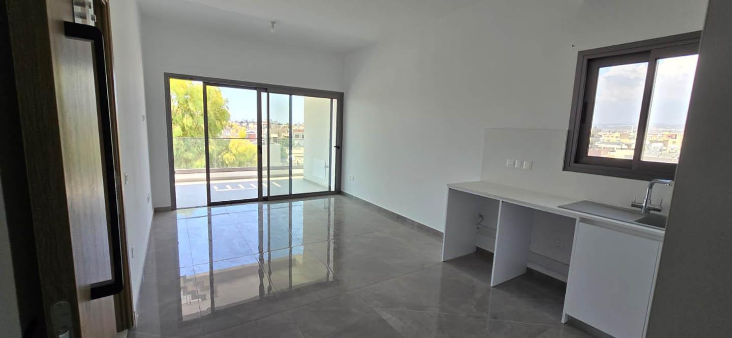 Large 3-bedroom Penthouse in Residential area of Limassol — photo 23 of 25