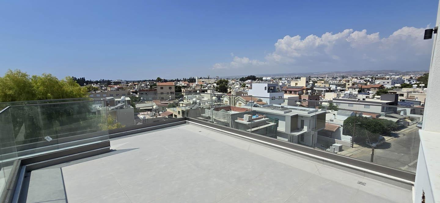 Large 3-bedroom Penthouse in Residential area of Limassol — photo 13 of 25