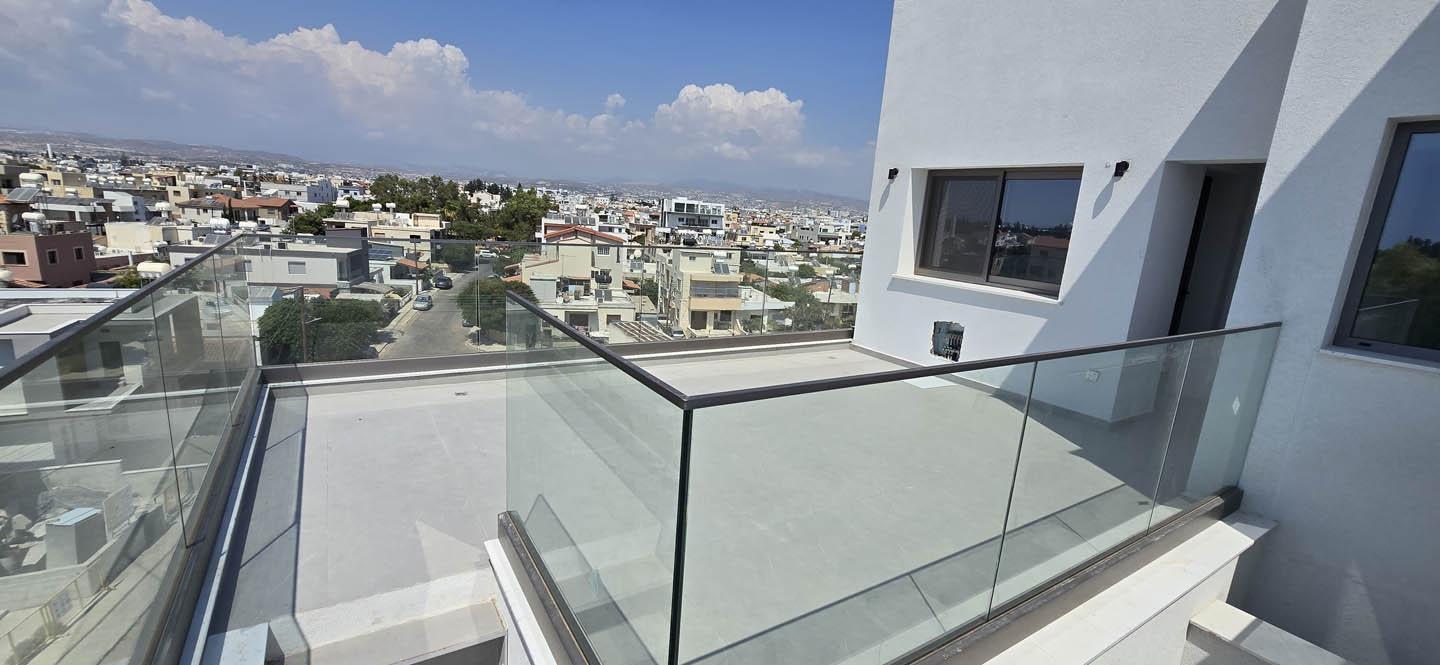 Large 3-bedroom Penthouse in Residential area of Limassol — Limassol