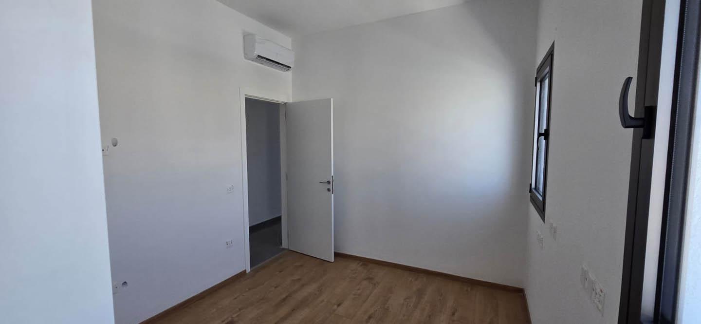 Large 3-bedroom Penthouse in Residential area of Limassol — photo 19 of 25