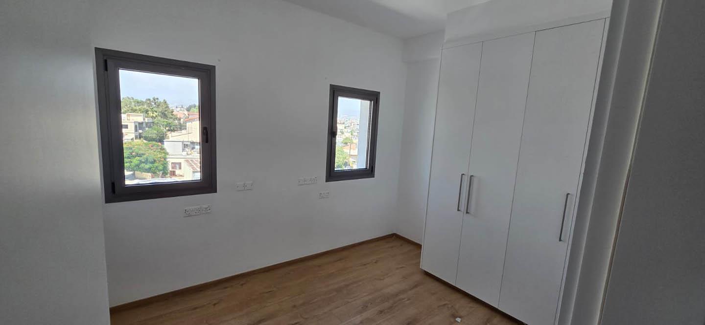 Large 3-bedroom Penthouse in Residential area of Limassol — photo 21 of 25