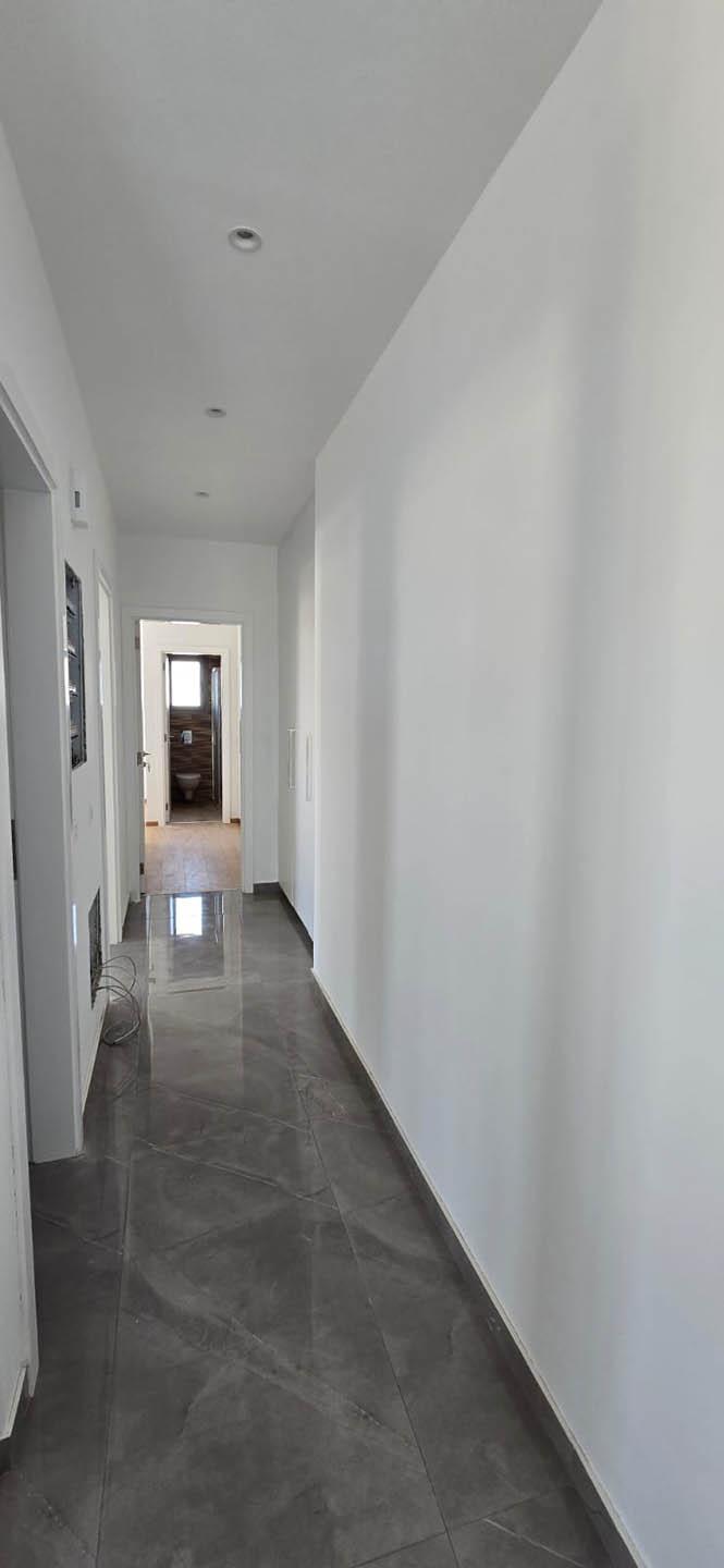 Large 3-bedroom Penthouse in Residential area of Limassol — photo 17 of 25