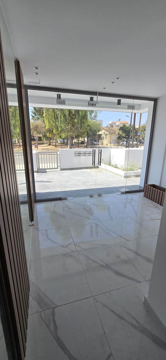 Large 3-bedroom Penthouse in Residential area of Limassol — photo 16 of 25