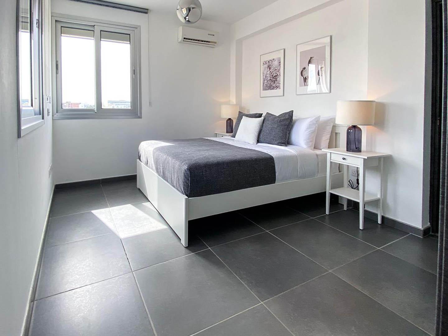 2-Bedroom Apartment with Modern Design — photo 10 of 17