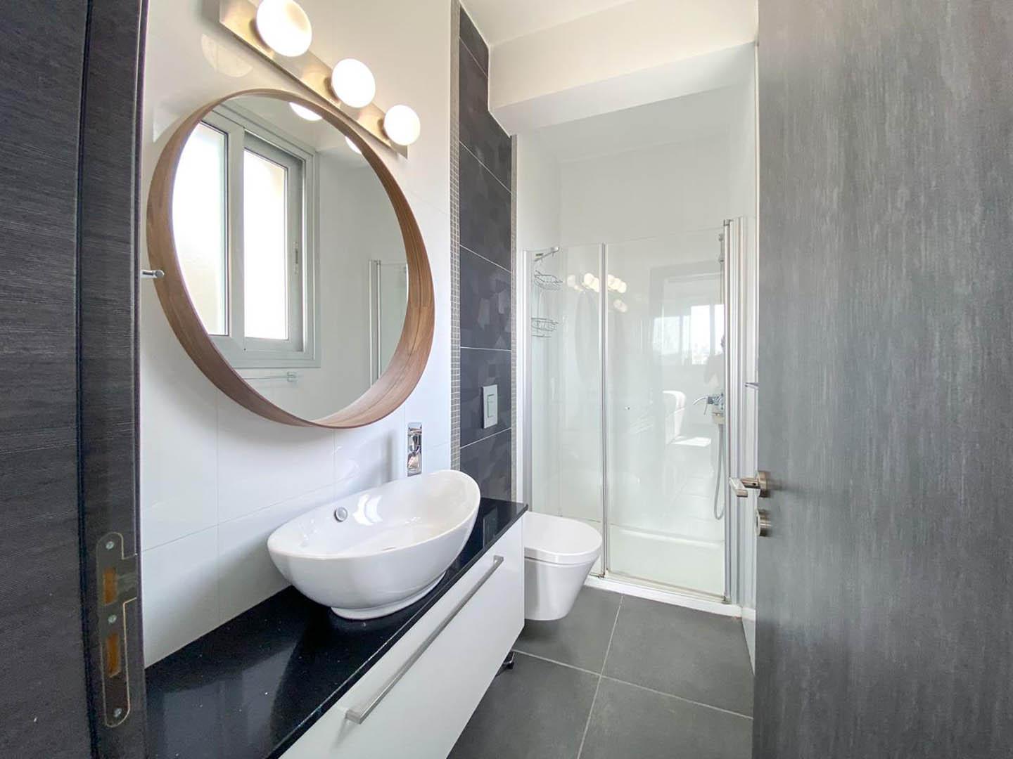 2-Bedroom Apartment with Modern Design — photo 14 of 17