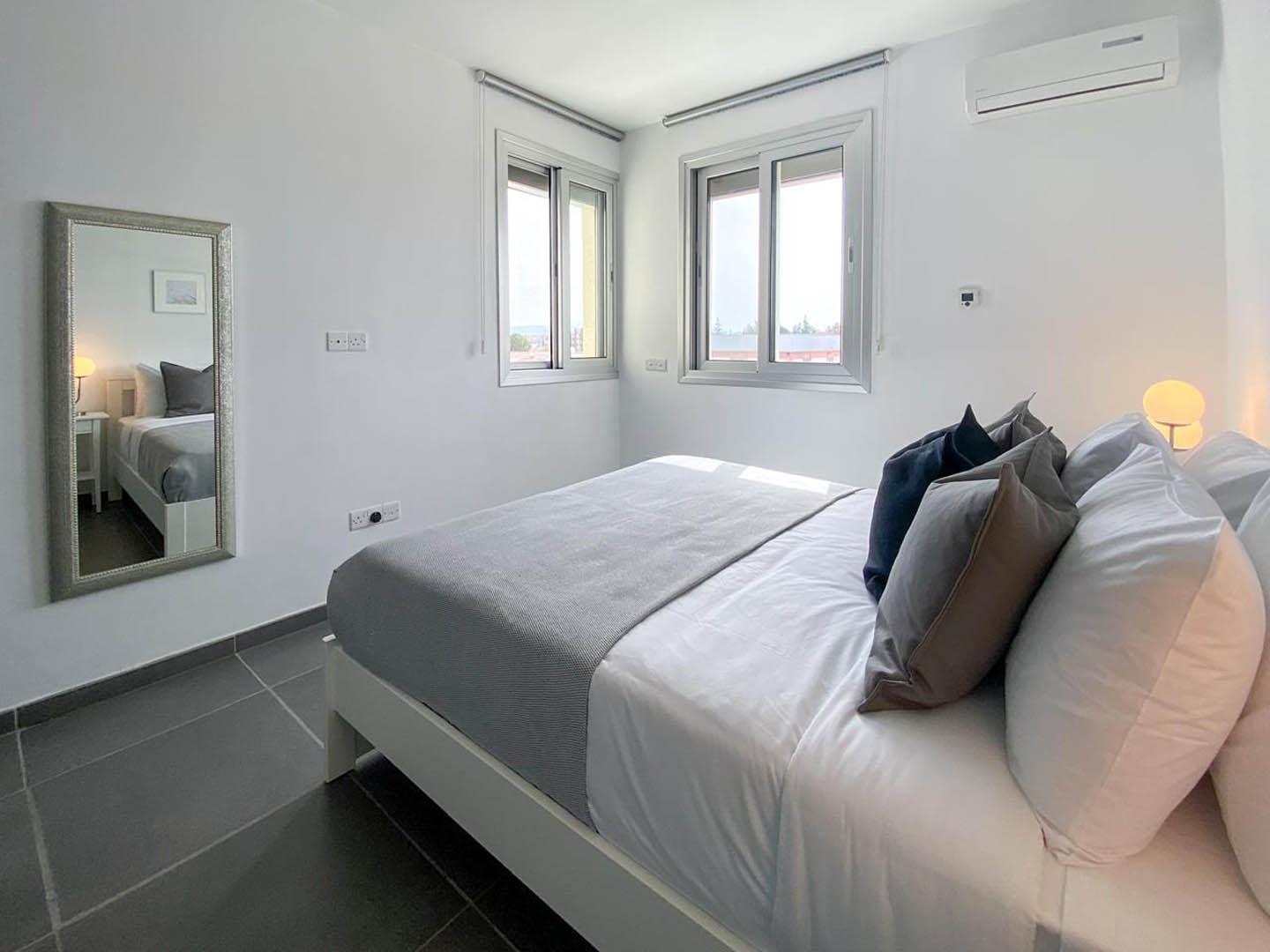 2-Bedroom Apartment with Modern Design — photo 12 of 17