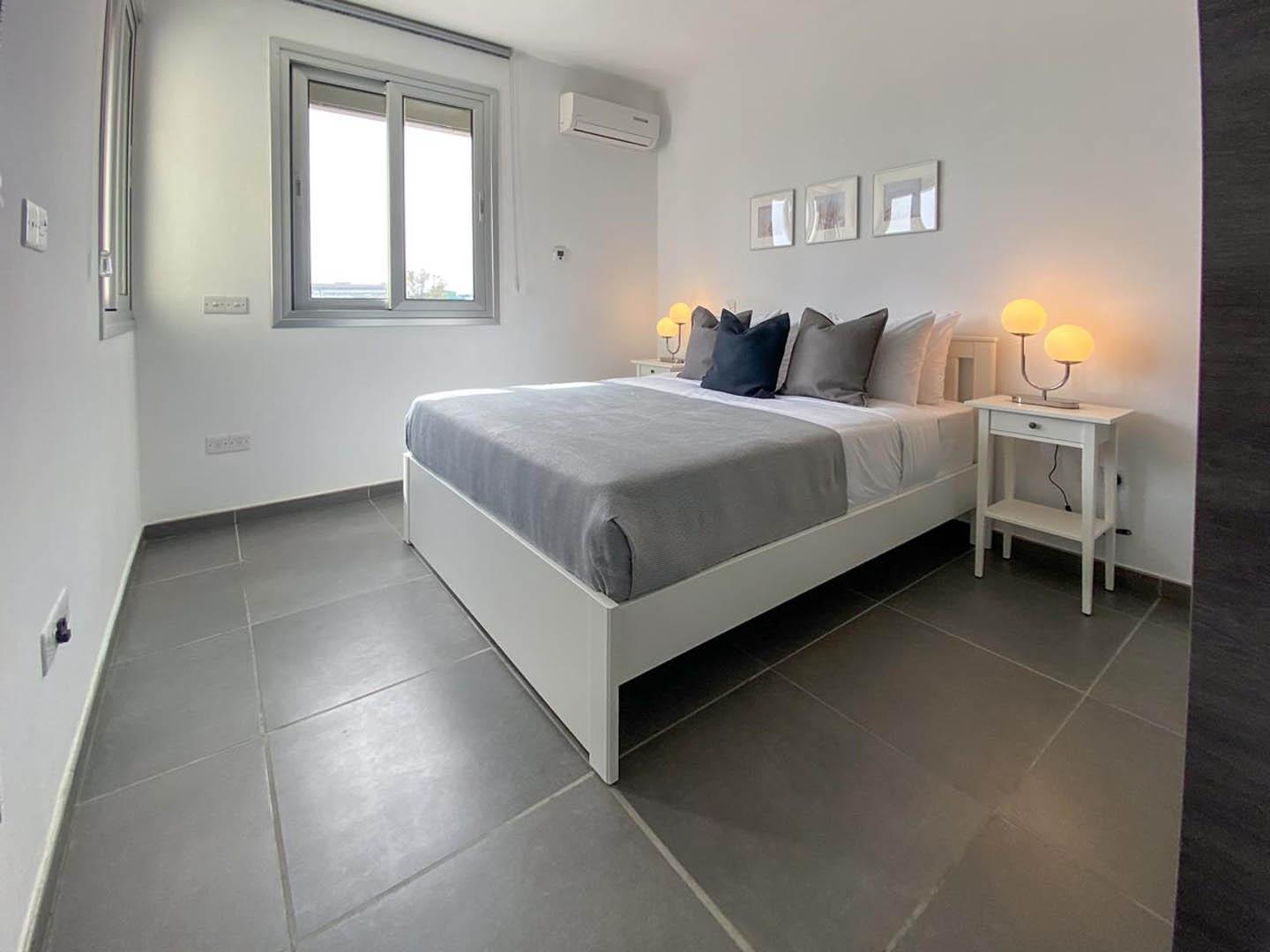 2-Bedroom Apartment with Modern Design — photo 13 of 17